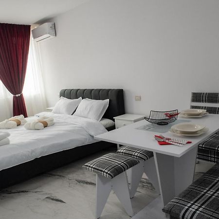 Apart Hotel Center Piatra Neamţ Екстериор снимка