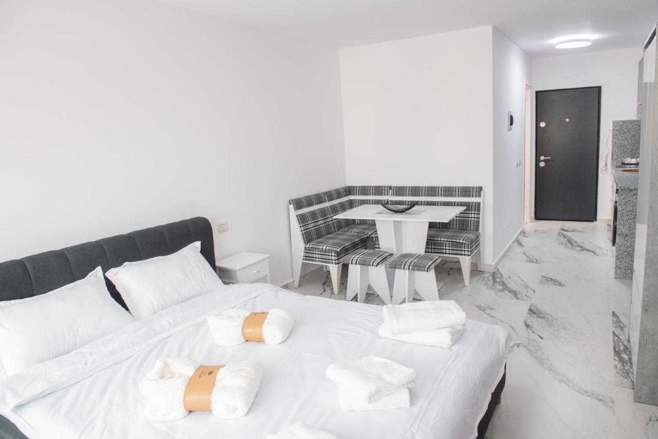 Apart Hotel Center Piatra Neamţ Екстериор снимка