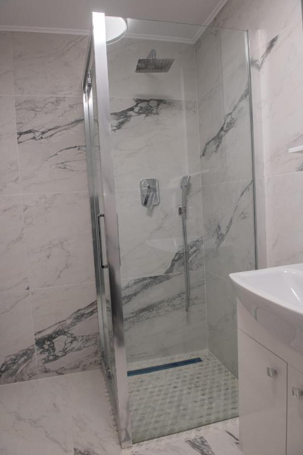 Apart Hotel Center Piatra Neamţ Екстериор снимка