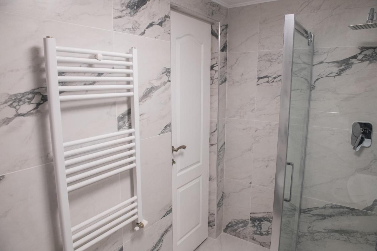 Apart Hotel Center Piatra Neamţ Екстериор снимка