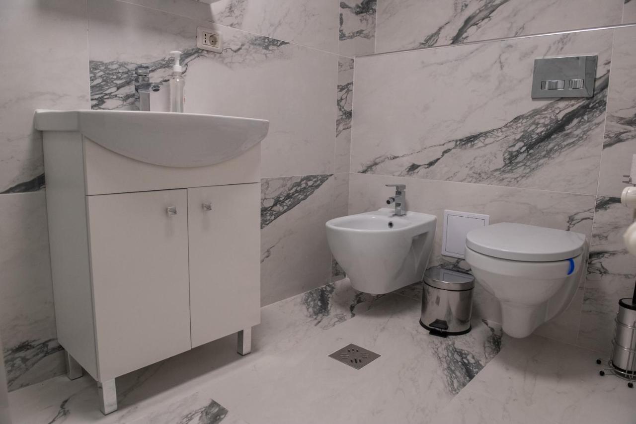 Apart Hotel Center Piatra Neamţ Екстериор снимка