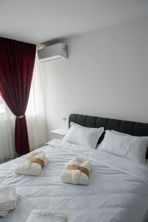 Apart Hotel Center Piatra Neamţ Екстериор снимка